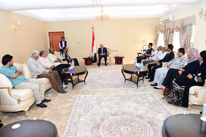 رئيس الجمهورية يلتقي قادة الأحزاب ومنظمات المجتمع المدني بعدن