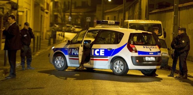 الرئيس الفرنسي يُعلن حالة الطوارئ وإغلاق الحدود بعد مقتل العشرات في باريس