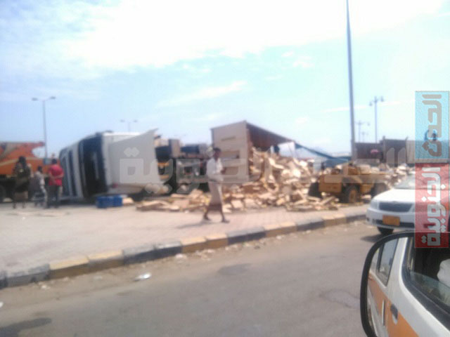 انقلاب ناقلة بجولة ملعب 22 مايو بالشيخ عثمان