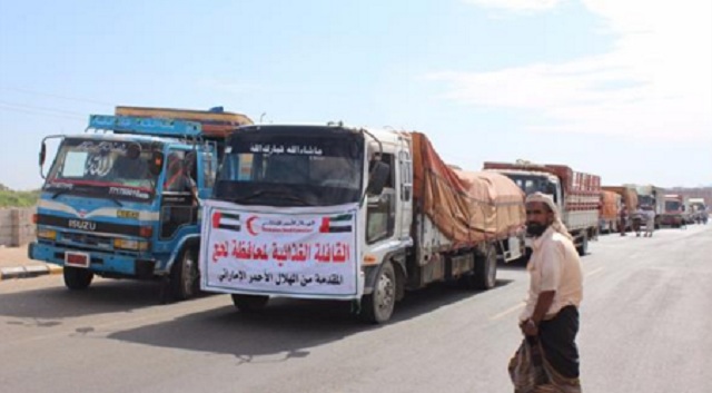 الهلال الأحمر الإماراتي يسير أضخم قافلة إغاثية من عدن