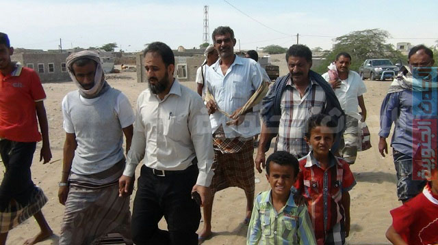 قيادة مشترك أبين تتفقد المناطق المتضررة من إعصار تشابالا وتلتقي بالمواطنين