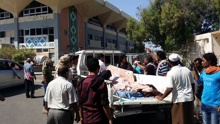 مدير عام المعلا يقوم بزيارة تفقدية لجرحى المقاومة الجنوبية بمطارعدن