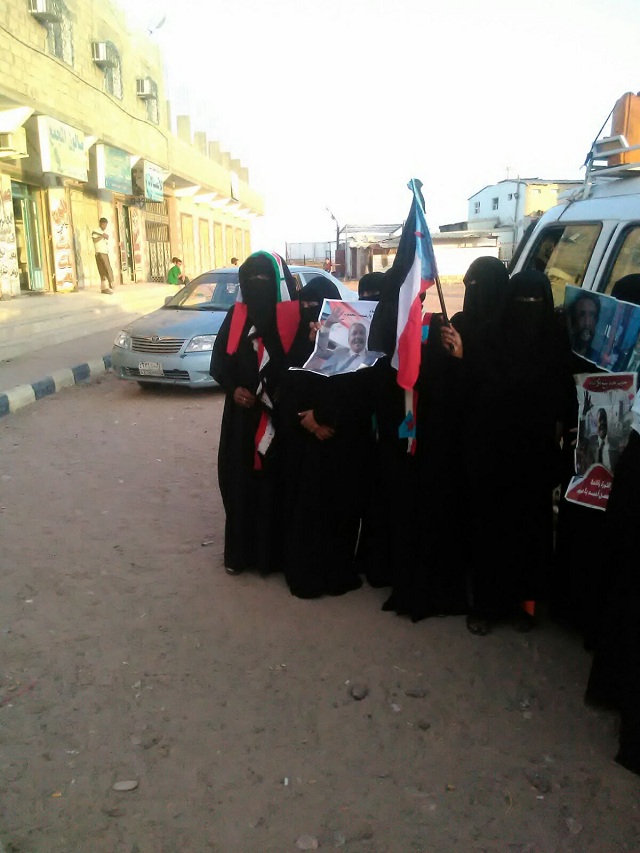 بقيادة ورده النقيب وام الحارث اتحاد نساء الجنوب بحضرموت في طريقه للمشاركة في ذكرى 30 نوفمبر