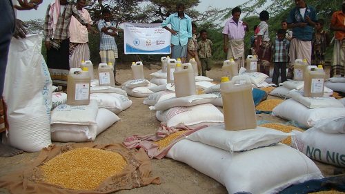 بالتعاون مع برنامج الغذاء العالمي WFP ومنظمة كير ، تواصل منظمة مساندة اللاجئين DRC تنفيذ مشروع المساعدات الغذائية في محافظة أبين