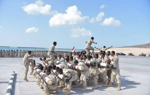 تخريج دفعة جديدة من أفراد المقاومة اليمنية في معسكر رأس عباس