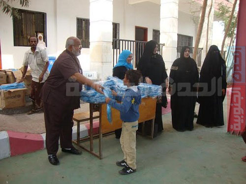 تدشين توزيع الحقيبة المدرسية في المدارس المطور ة