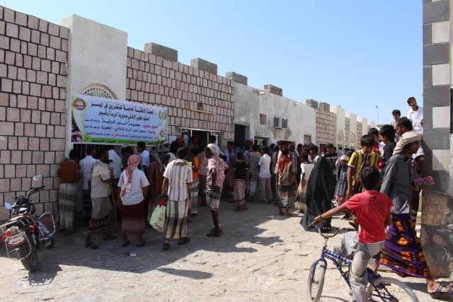 بتمويل من مجموعة الساير الدولية بالكويت : جمعية الحكمة بحضرموت تقيم المخيم الطبي الإغاثي بمديرية الريدة