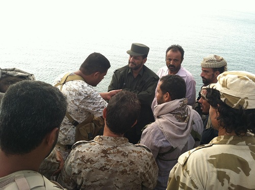 قيادة كتيبة سلمان الحزم تلتقي محافظ عدن ومدير أمنها وتؤكد بان أمن واستقرار عدن ” خط أحمر “