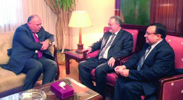 اليمن تبحث مع مصر سبل تقديم مزيد من التسهيلات لدخول اليمنيين لأراضيها