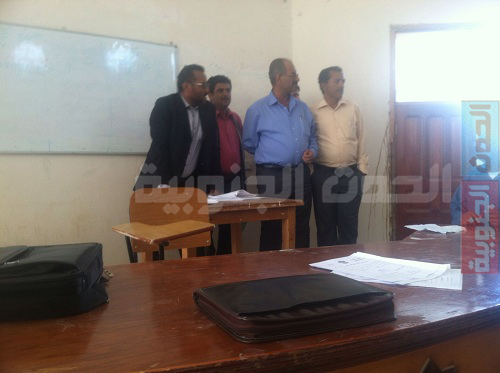 محافظ محافظة الضالع يتفقد سير العملية الامتحانية في كلية التربية الضالع