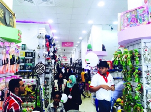 نشاط ميناء عدن يعيد الحياة إلى أسواق التجزئة