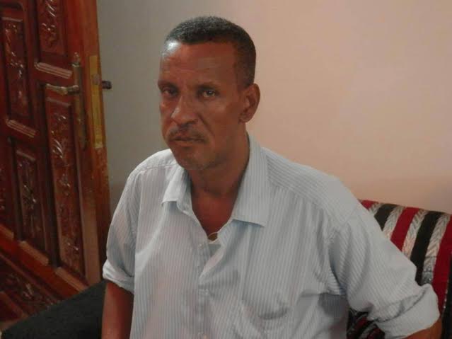 القاعدة تفرج عن القيادي بالحراك الثوري بمحافظة حضرموت عبدالرؤوف بشير بعد اختطافه