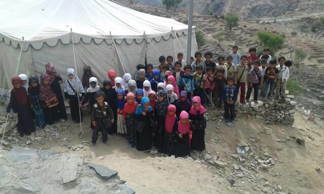 “مدرسة المدرج -خيرة بمديرية حبيل جبر” طلاب وطالبات يعانون الأمرين وأهالي يناشدون الخيرين