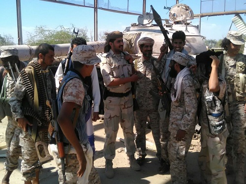 المقاومة الجنوبية بابين تفتح الخط الدولي بعد التزام قائد محور أبين بصرف رواتبها ودمجها بالجيش   