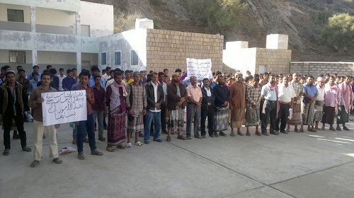 تضامنا مع الطالب المتفوق محسن بدر محسن.. تنظيم وقفة احتجاجية في ثانوية سرار