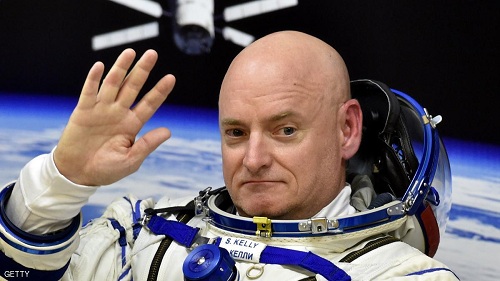 رائد أميركي يعود إلى الأرض بعد عام في الفضاء