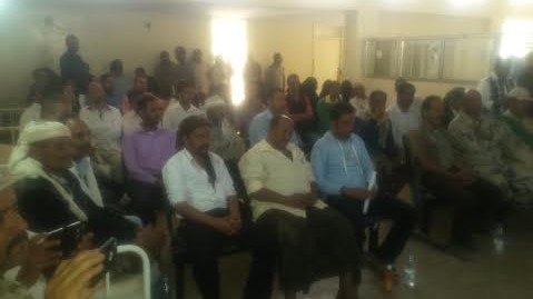 مدير عام الشعيب يلتقي بموظفي القطاع الصحي بالمديرية