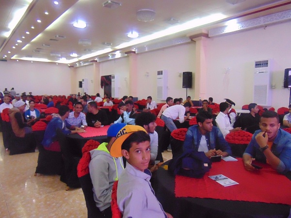 طلاب كلية النفط والمعادن يحتفلون بتخرجهم بتمويل مؤسسة المرحوم أحمد بن عبدالحكيم السعدي