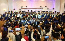 برعاية السلطة المحلية وبحضور رسمي واسع حفل تخرج جماعي لطلاب محافظة شبوة في العاصمة عدن