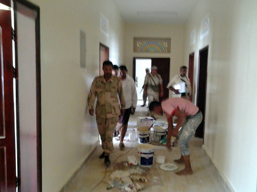 محافظ أبين يتفقد التشطيبات النهائية لعدد من المرافق الادارية في المجمع الحكومي الجديد