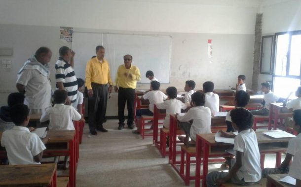 مدير مكتب التربية بزنجبار يتفقد سير الامتحانات الفصلية بمدرسة  سعد  وأسماء بزنجبار