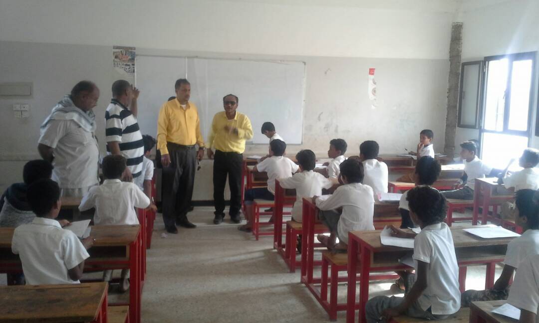 مدير مكتب التربية بزنجبار يتفقد سير الامتحانات الفصلية بمدرسة سعد وأسماء بزنجبار