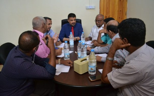 سالمين يناقش استعدادات مؤسسة الكهرباء  بعدن لمواجهة الصيف القادم 